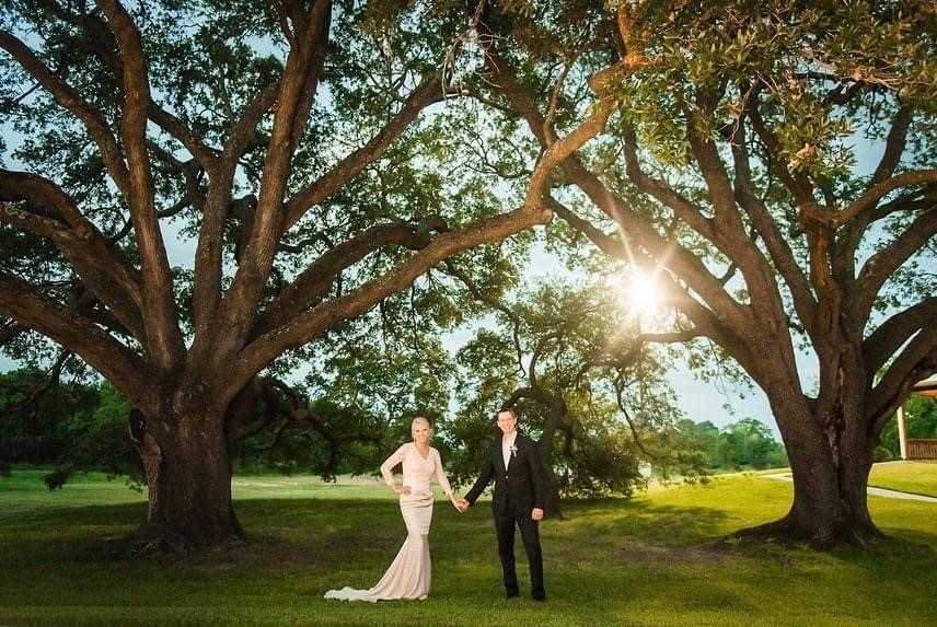 bride-and-groom-two-trees