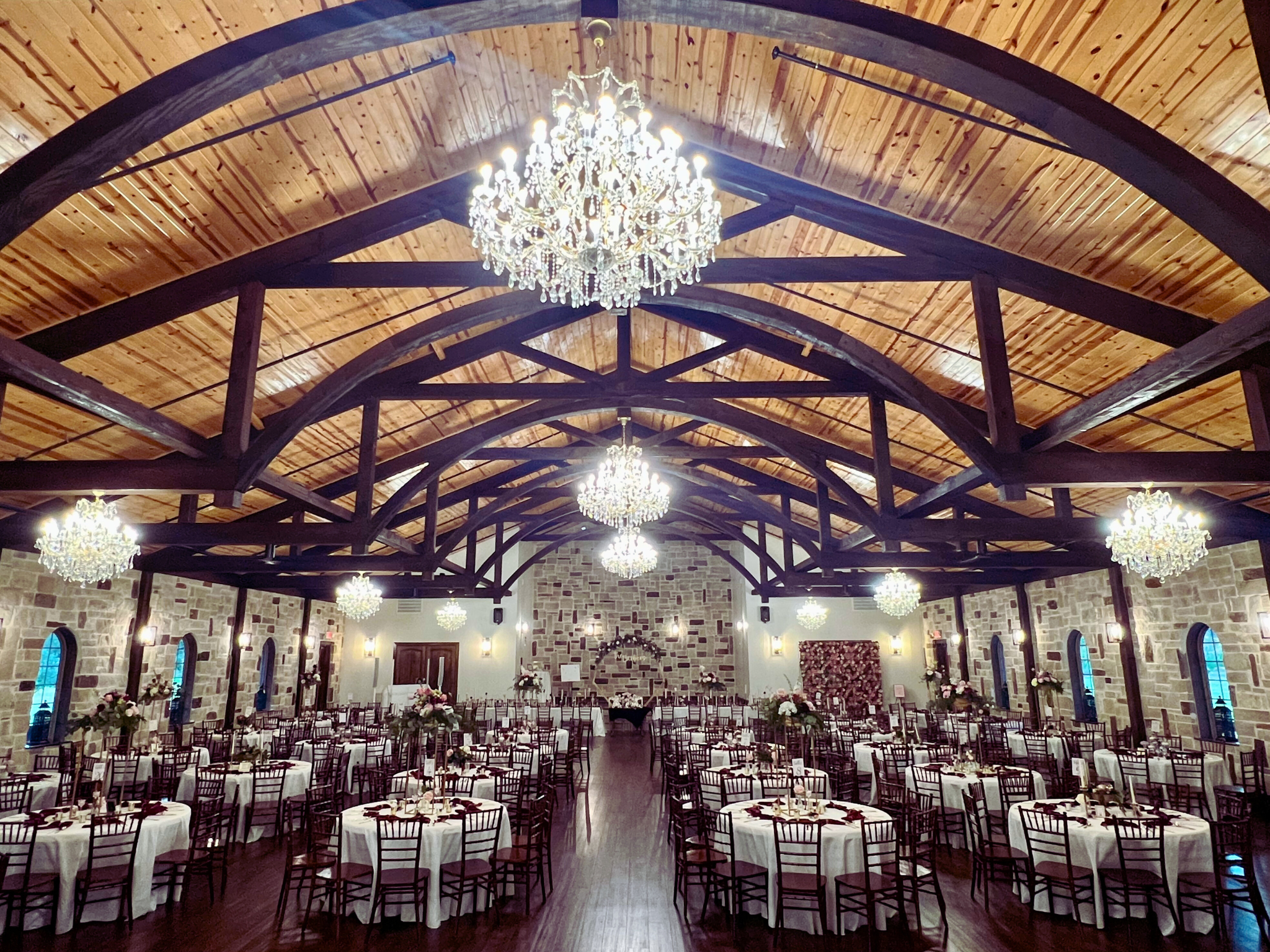 Rosehill Oaks Ballroom seating for 300 guests